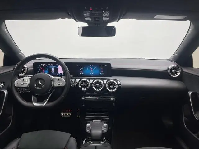 Mercedes-Benz Mercedes-Benz CLA CLA 200 five-door hunting sports car