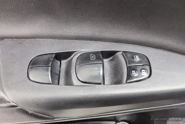 Nissan Xuan Yi Classic 1.6 XE CVT Comfort Edition