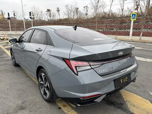 Hyundai Elantra 1.5L CVT LUX Premium Edition