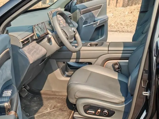 Dongfeng eπ eπ008 210Max extended range version 6 seats