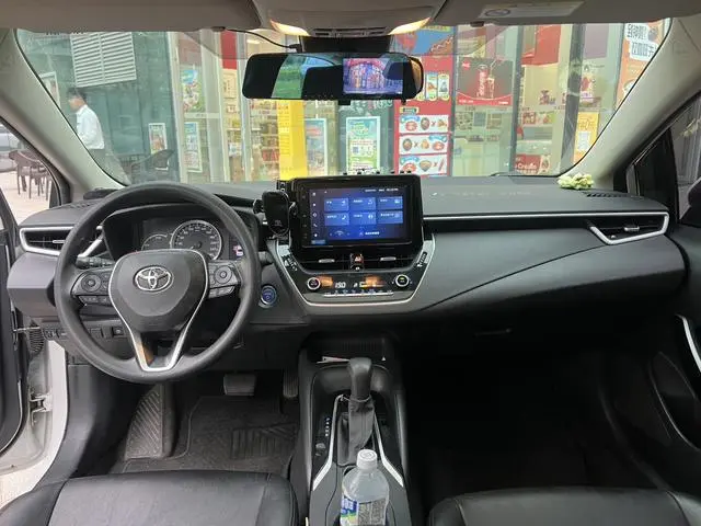 TOYOTA Corolla Dual engine 1.8L E-CVT Elite Edition