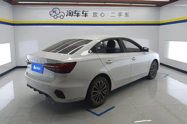 Roewe Roewe i5 1.5L CVT Diamond Edition