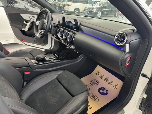 Mercedes-Benz Mercedes-Benz CLA CLA 200 4MATIC four-door coupe