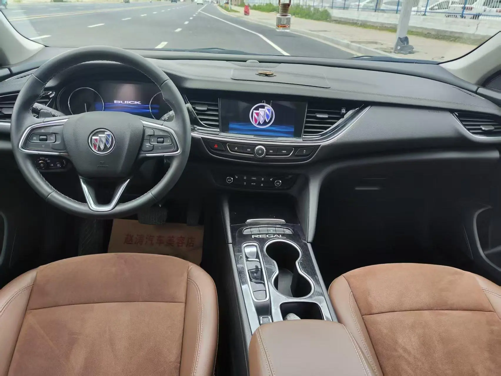 Buick Regal 552T luxury