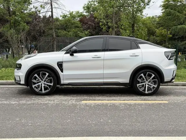 LYNK & CO Lynk 05 2.0TD four-wheel drive Halo