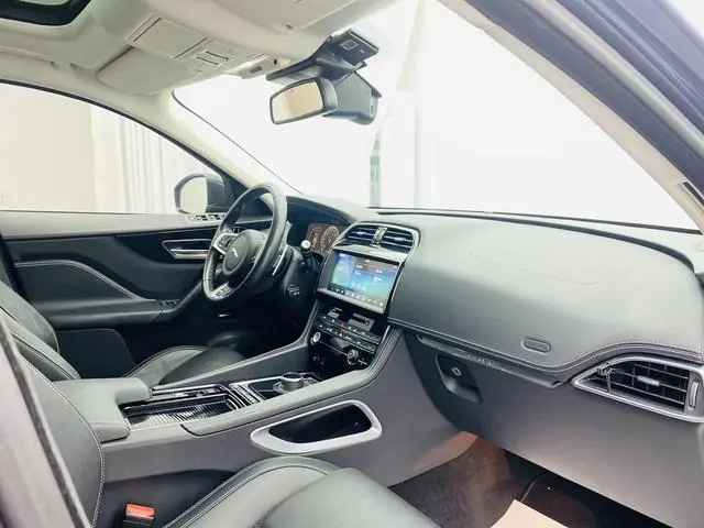 Jaguar Jaguar F-PACE 2.0T four-wheel drive R-Sport sports version
