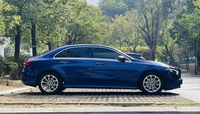 Mercedes-Benz Mercedes-Benz A-class Facelift A 200 L sports sedan fashion type