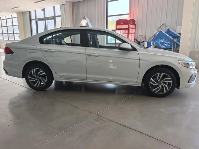 Volkswagen Bora 200TSI DSG Yuexing Navigation Edition