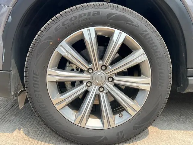 GAC Trumpchi GS8 390T two-wheel drive Luxury Zhilian Commemorative Edition