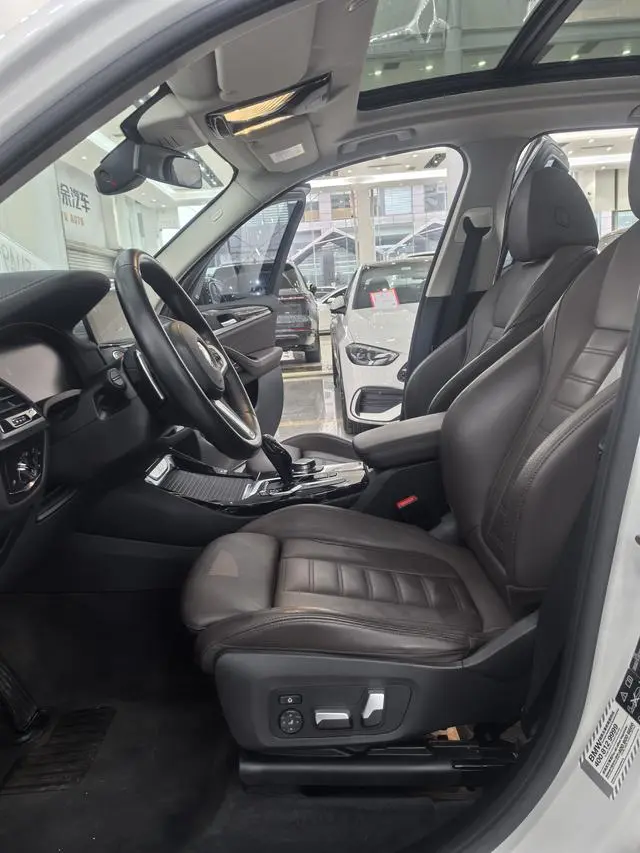 BMW BMW X3 The second facelift xDrive30i leading M sports suit