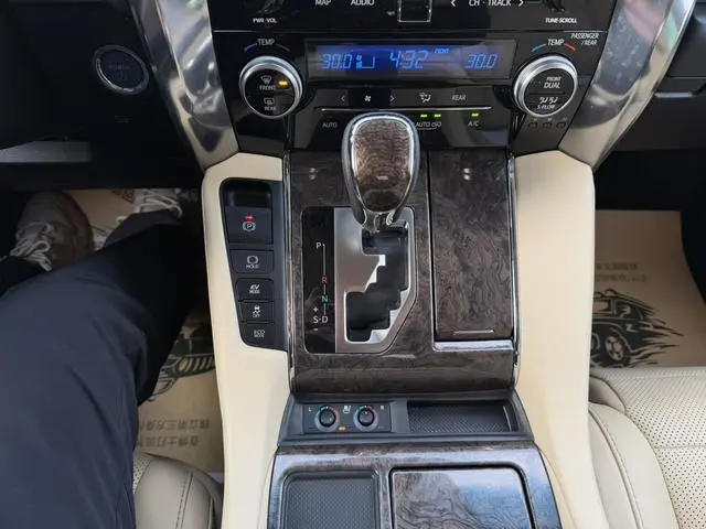TOYOTA Wilfa Dual engine 2.5L HV Premium Edition