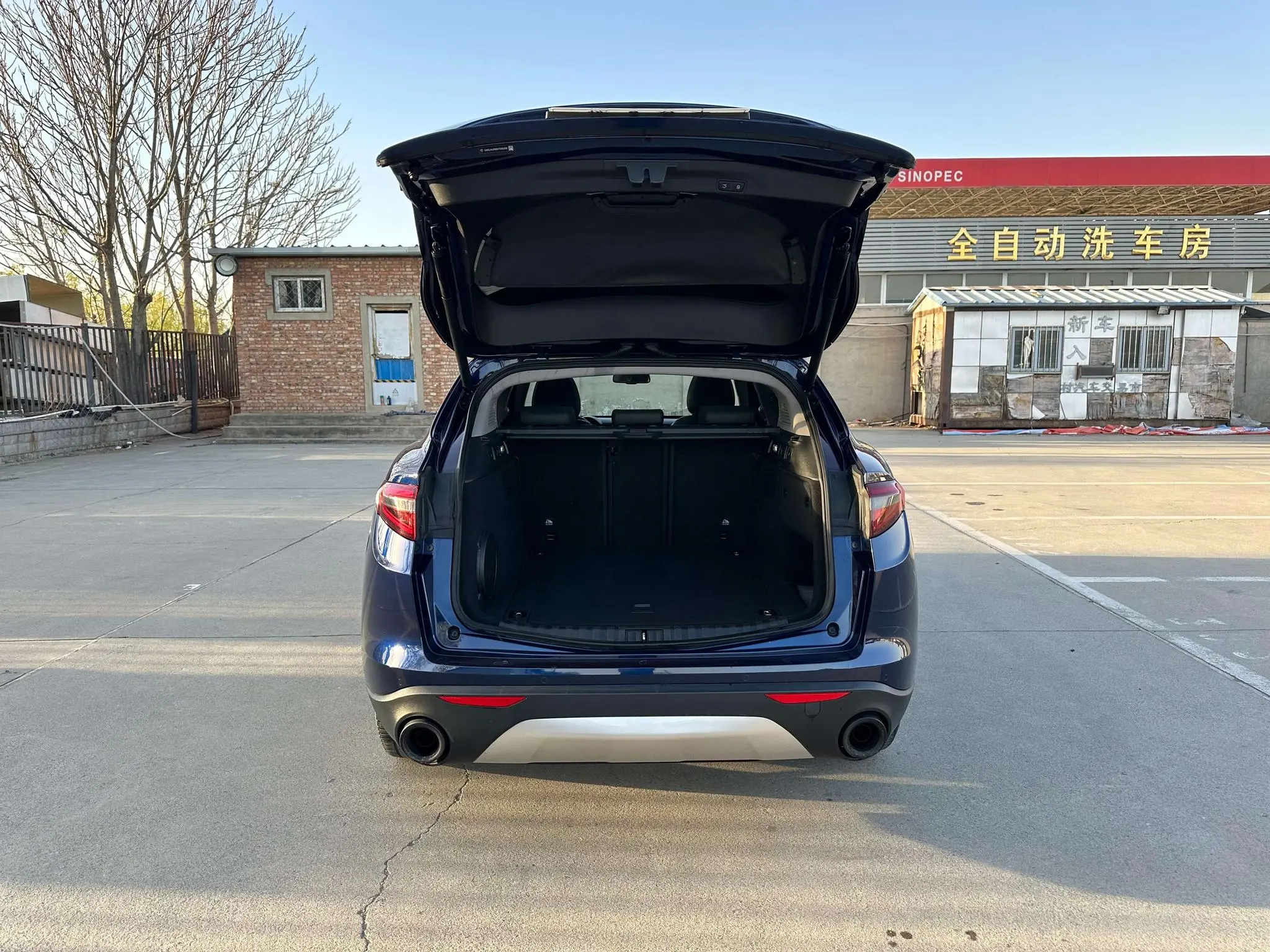 Alfa Romeo Stelvio 2.0T 200HP Deluxe Edition