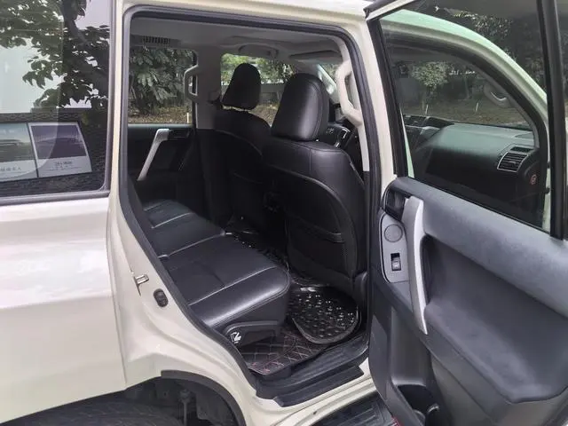 TOYOTA Prado 2.7L Automatic Deluxe Edition