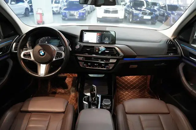 BMW BMW X3 xDrive30i leading M sports suit