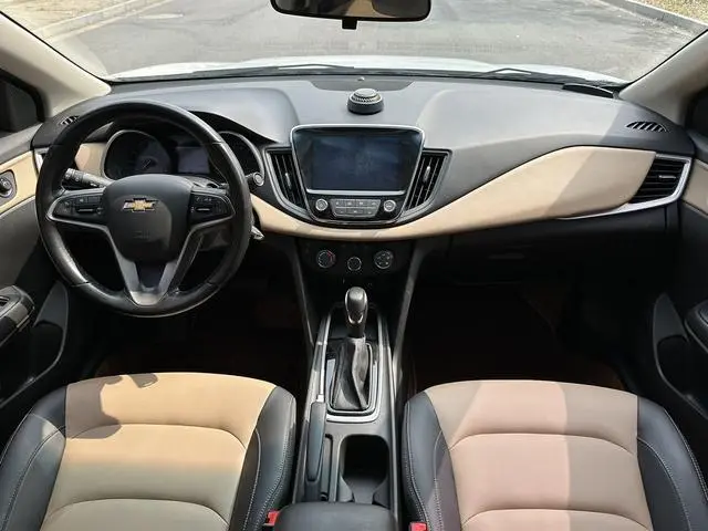 Chevrolet Cruze 320 automatic Enjoy Skylight version
