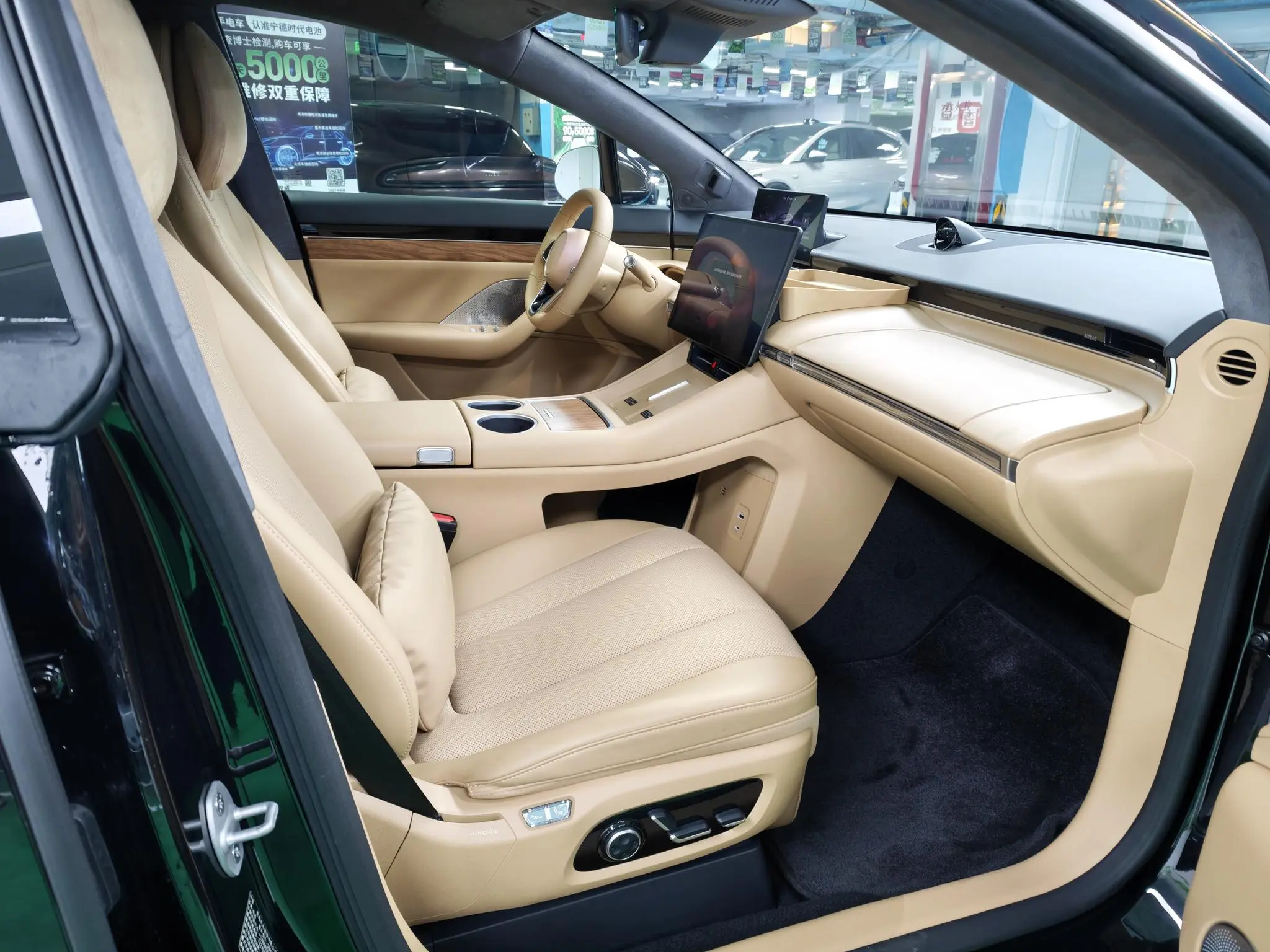 LUXEED Wisdom World R7 Pure electric 100kWh Max rear drive version