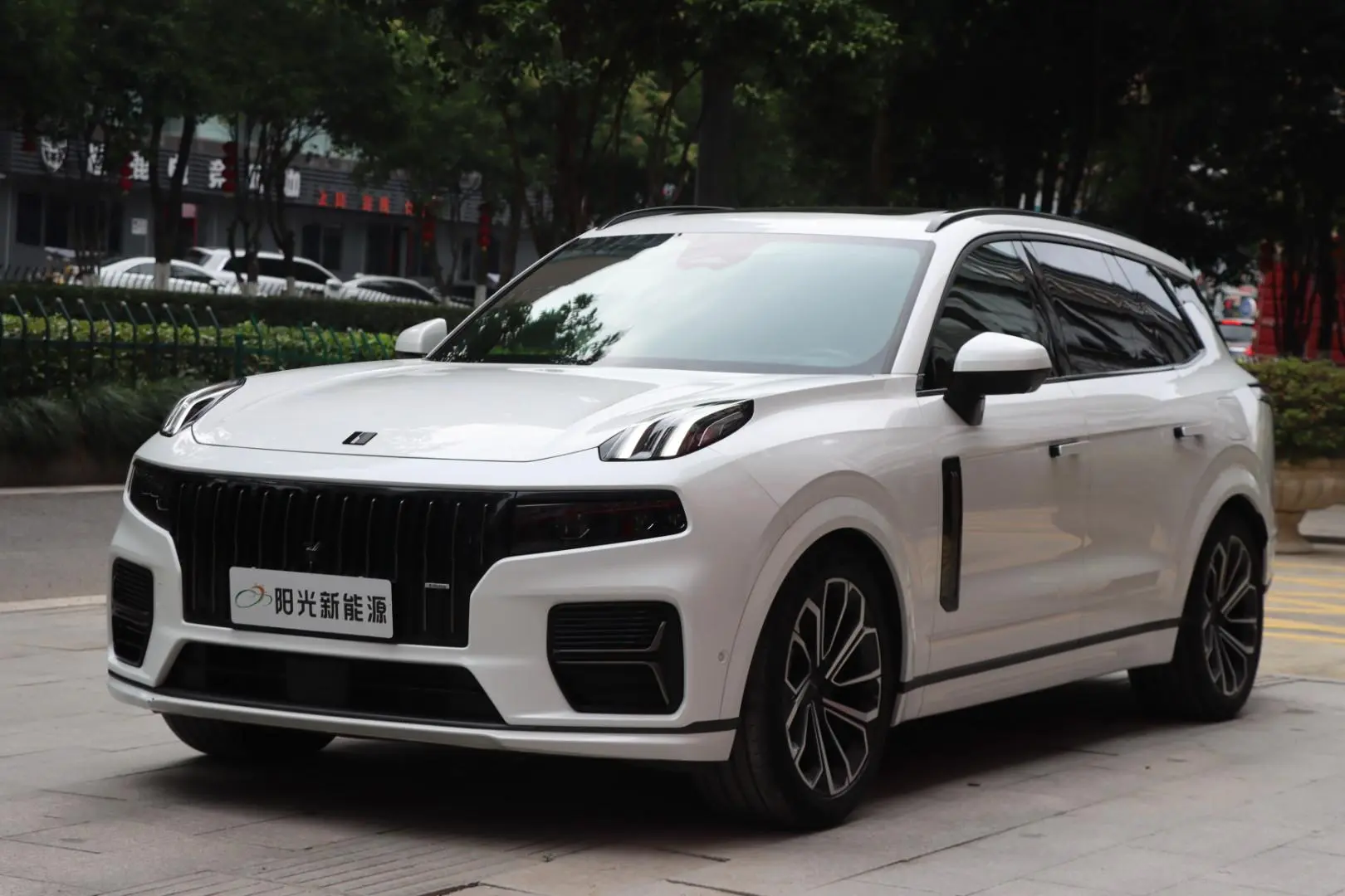 LYNK & CO Lynk &Co. 09 EM-P EM-P 2.0 TD six-seater ULTRA