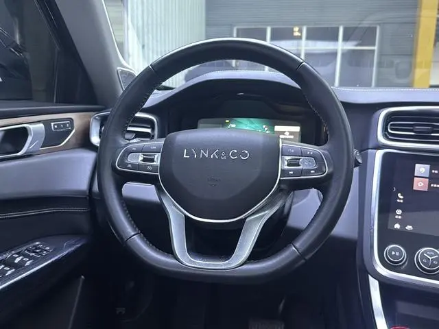 LYNK & CO Lynk 01 2.0T two-wheel drive Pro version country VI
