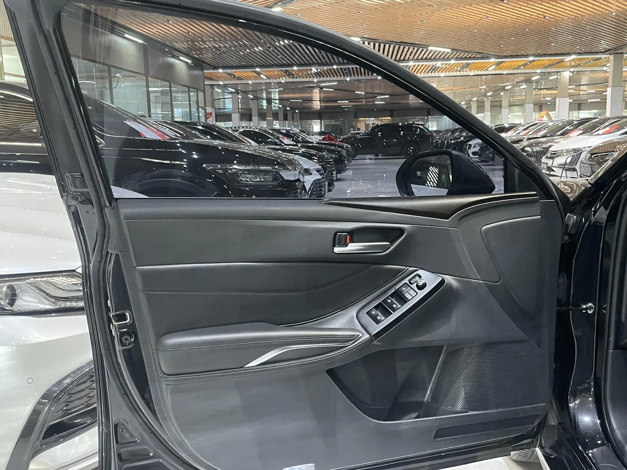 TOYOTA Asian dragon 2.0L Deluxe Edition