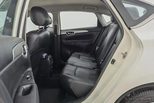 Nissan Xuan Yi Classic 1.6 XE CVT Exclusive Edition