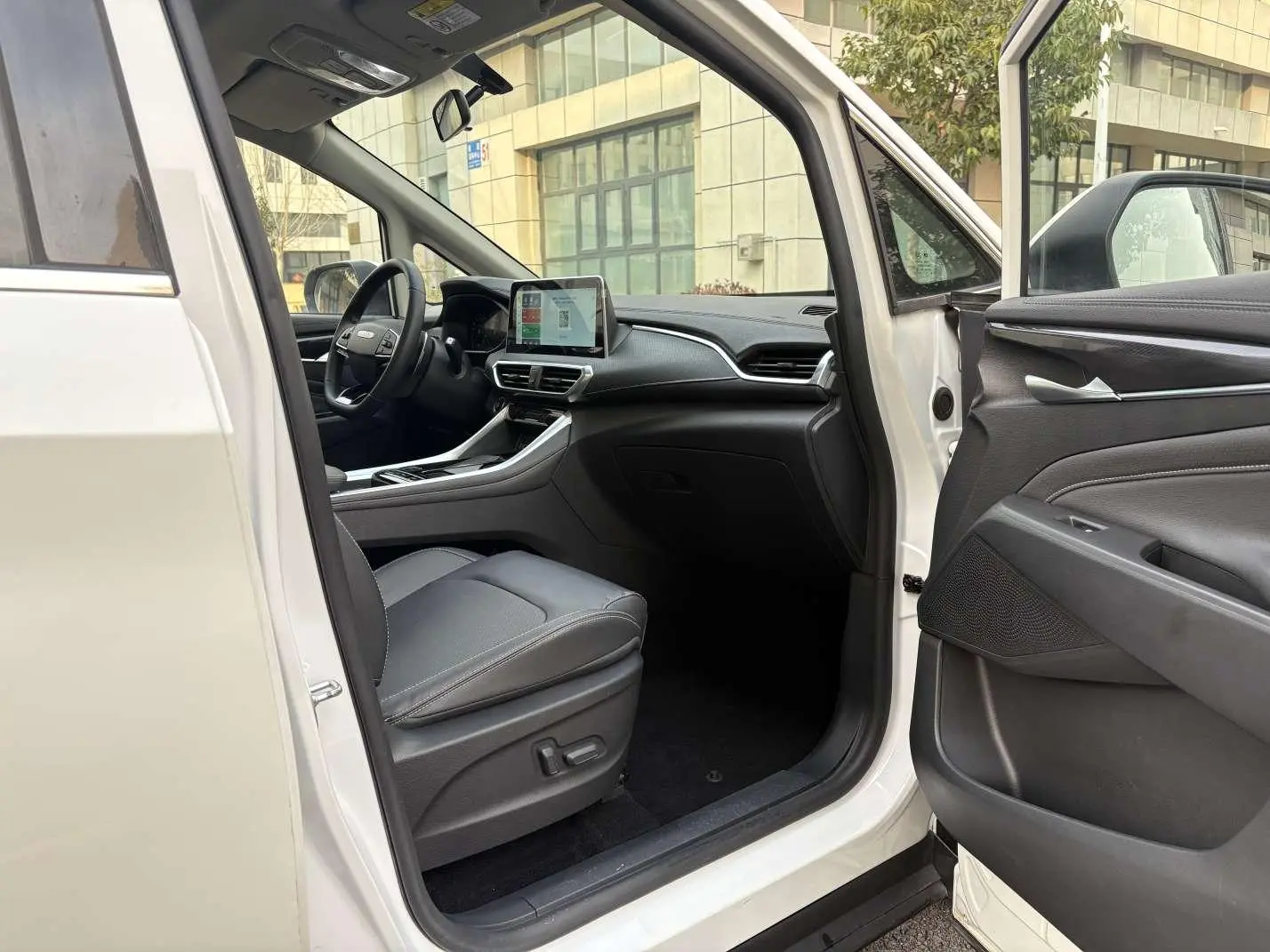 Maxus Chase G50 PLUS 1.5T automatic escort version