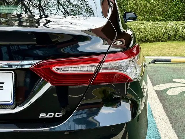 TOYOTA Camry 2.0G Deluxe Edition