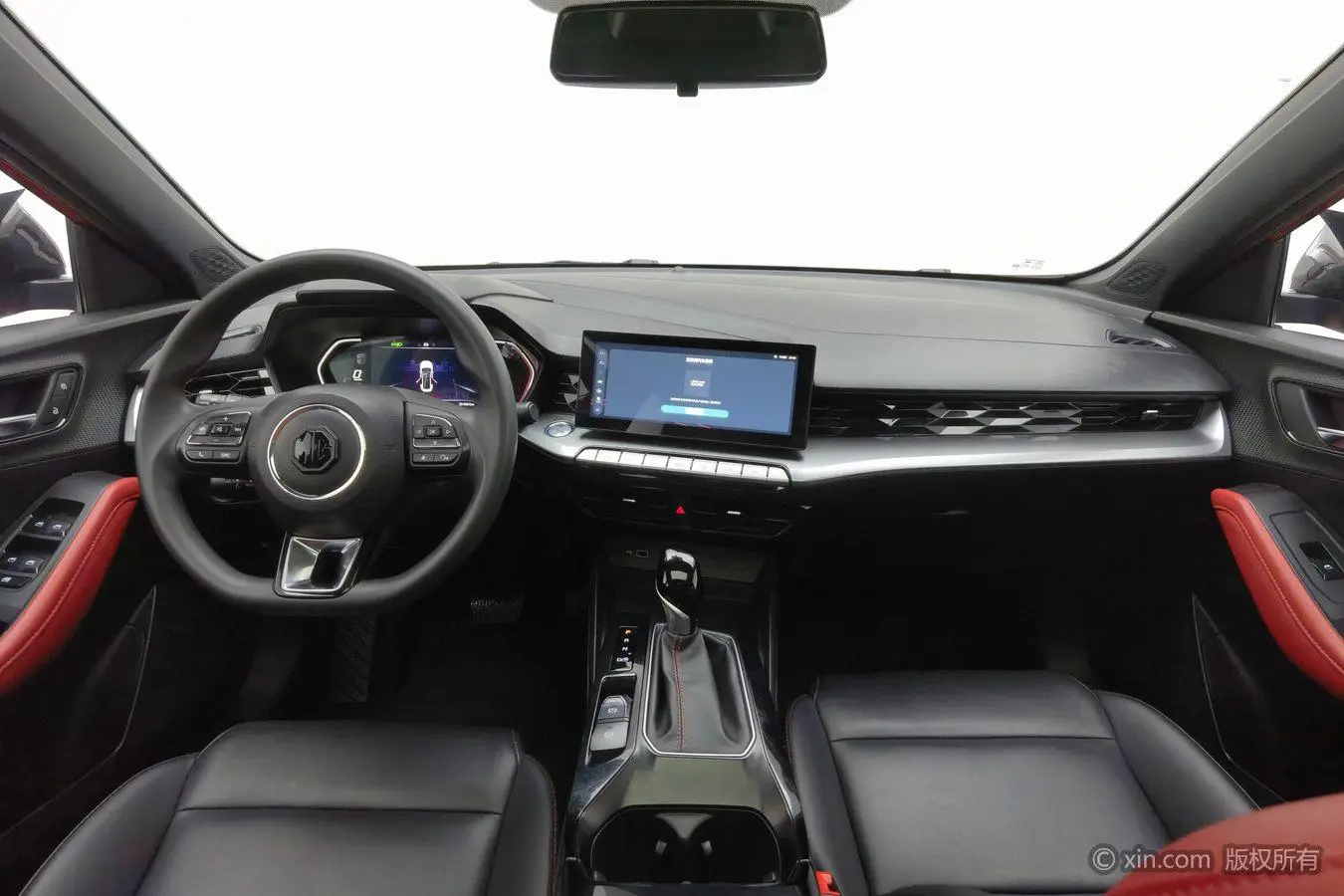 MG MG5 Facelift 180DVVT CVT Youth Deluxe Edition