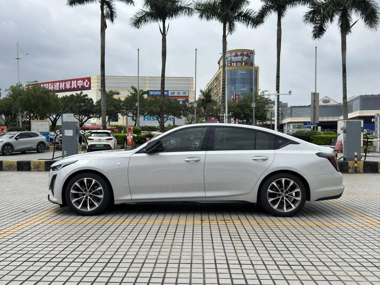 Cadillac Cadillac CT5 28T leading sports type