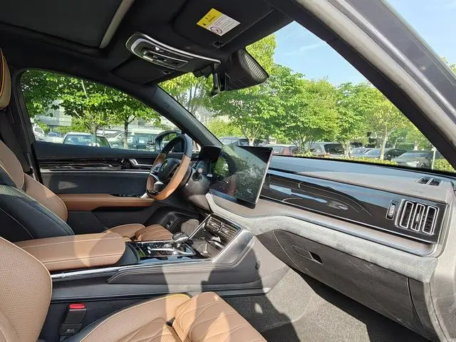 BYD Tang DM DM 2.0T four-wheel drive high-performance version of the Genesis flagship