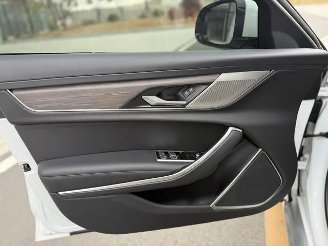 Jaguar Jaguar XFL 2.0T P200 two-wheel drive Elite Deluxe Edition