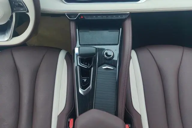 Geely Xingyue L 2.0TD high-power automatic two-wheel drive cloud version