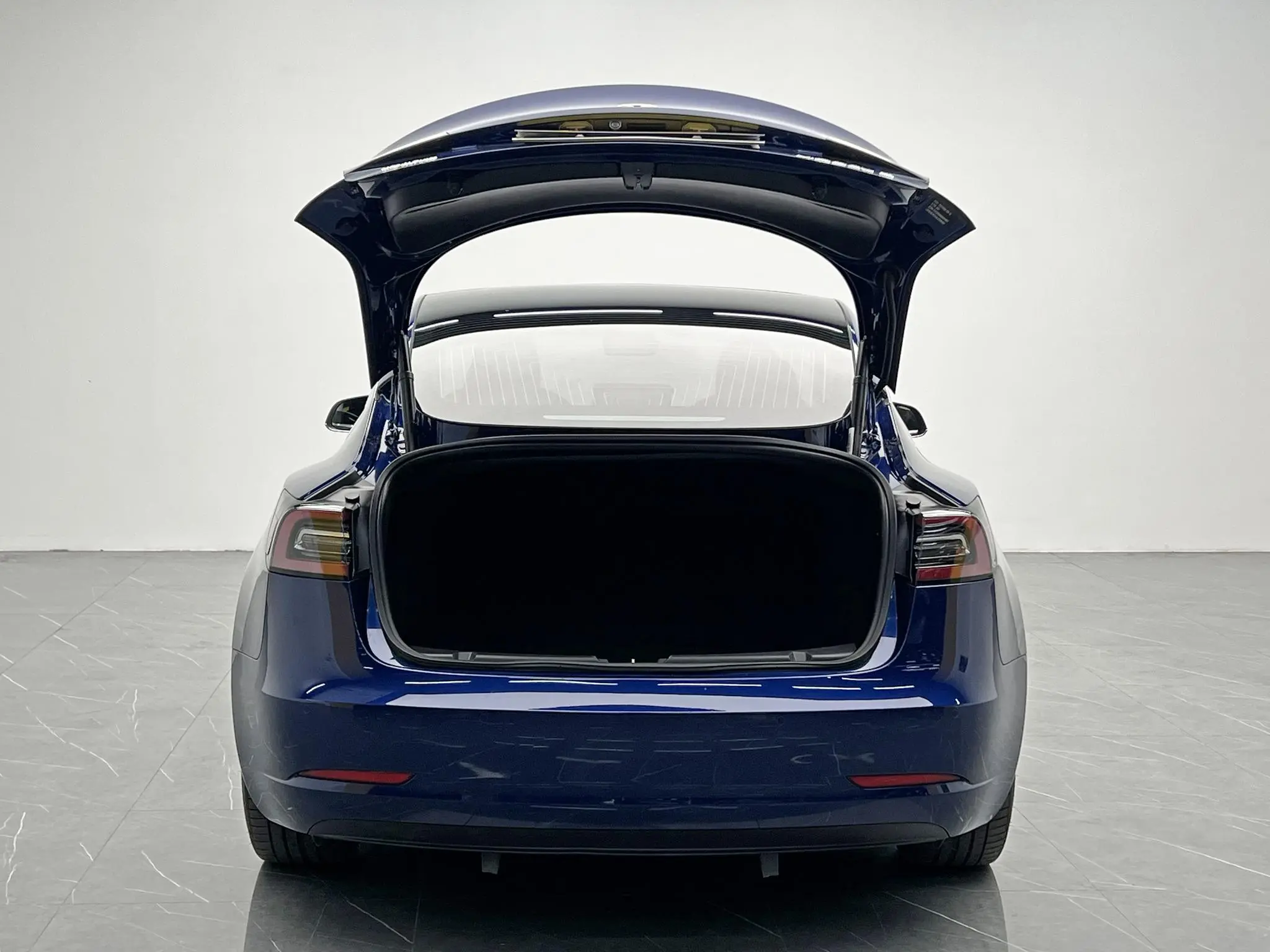 Tesla Model 3 Upgraded version of standard battery life rear drive