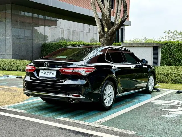 TOYOTA Camry 2.0G Deluxe Edition