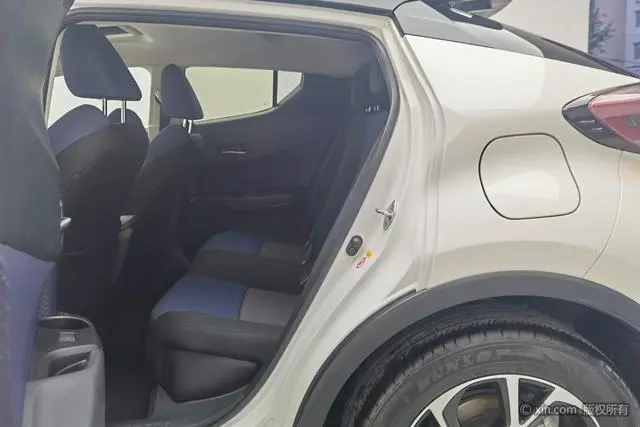 TOYOTA Toyota C-HR 2.0L Luxury Sunroof version Country VI