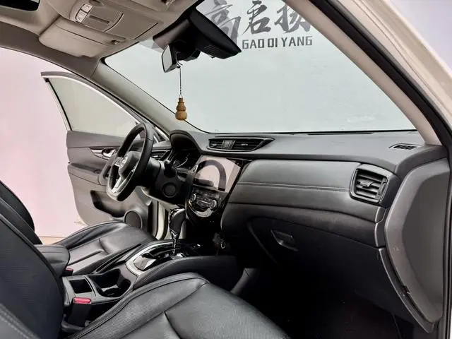 Nissan Qijun 2.0 L XL ITS CVT 2WD Comfort Commemorative Edition