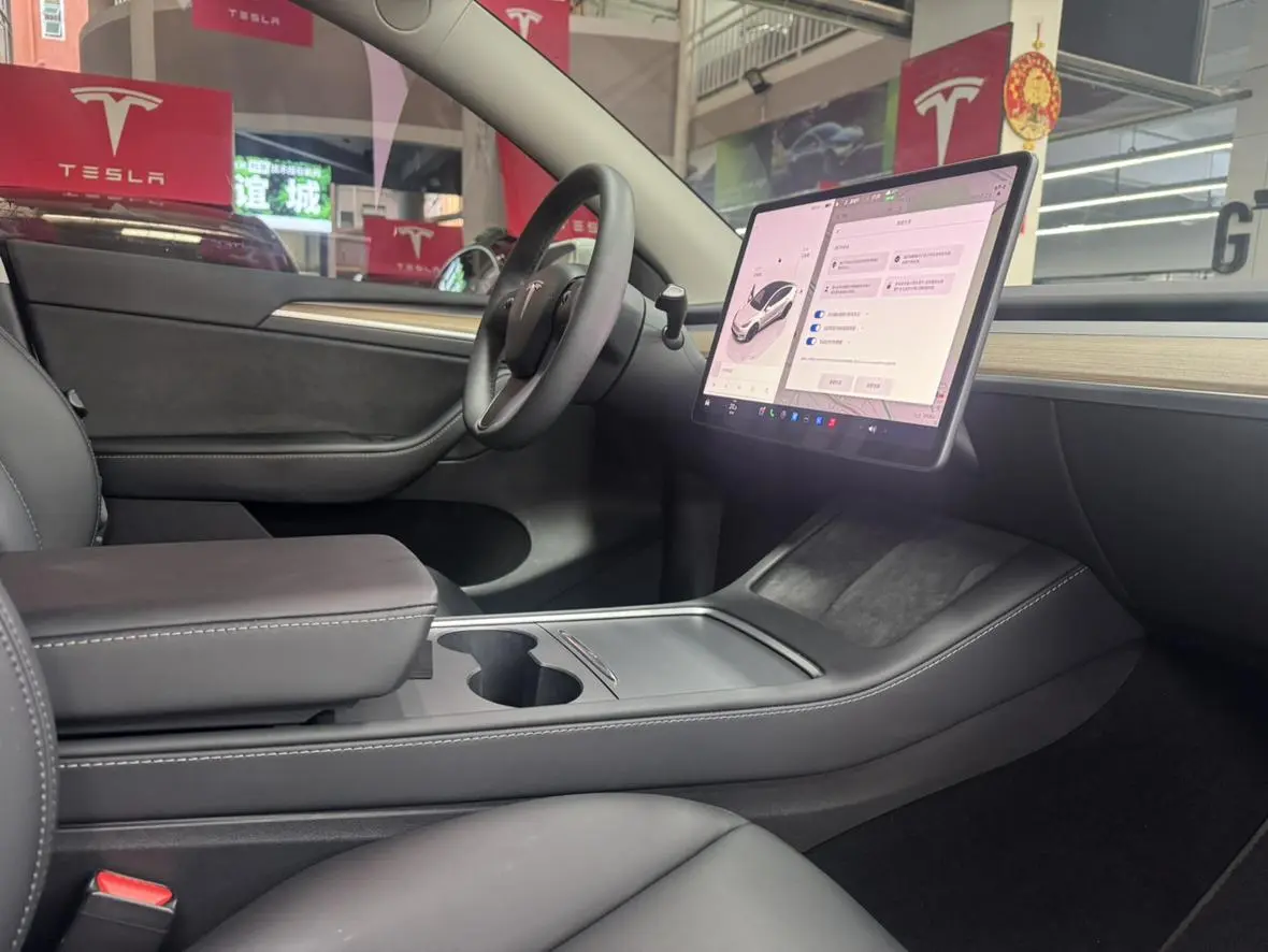Tesla Model Y Performance high-performance all-wheel drive version