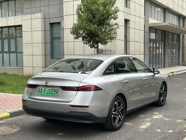 Roewe Roewe D7 DMH 125 Ultimate Edition