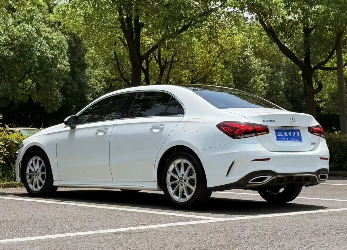 Mercedes-Benz Mercedes-Benz A-class A 200 L sports sedan fashion Version
