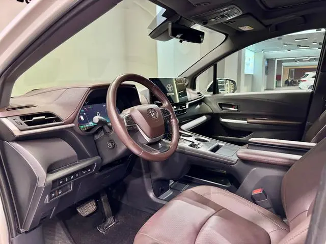 TOYOTA Saina Dual engine 2.5L platinum version