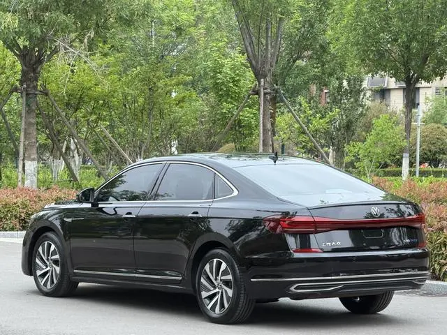 Volkswagen Passat PHEV 430PHEV Hybrid Deluxe Edition