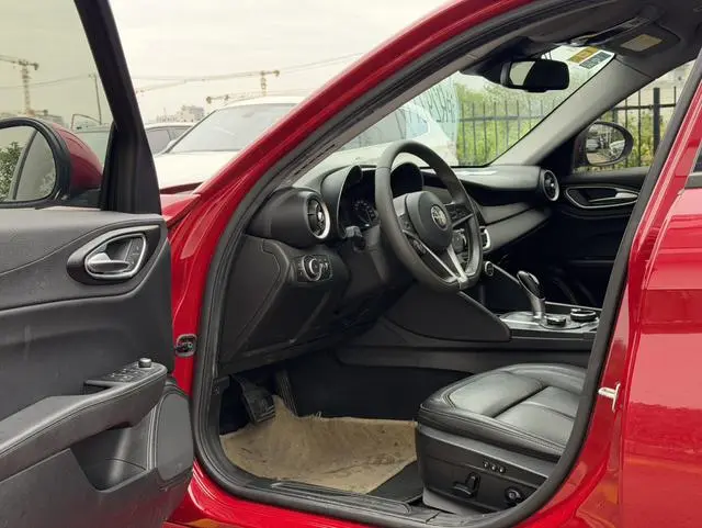 Alfa Romeo Giulia 2.0T 200HP Elite Edition