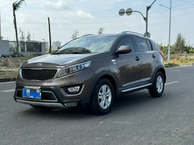 Kia Smart running 2.0L automatic two-wheel drive version GL