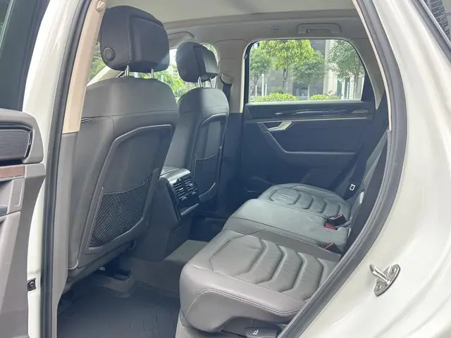 Volkswagen Touareg 3.0 TSI Sharp Front Version Country V