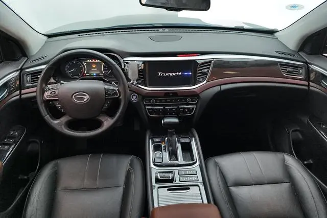 GAC Trumpchi GS8 320T two-wheel drive luxury Zhilian Edition 7 seats