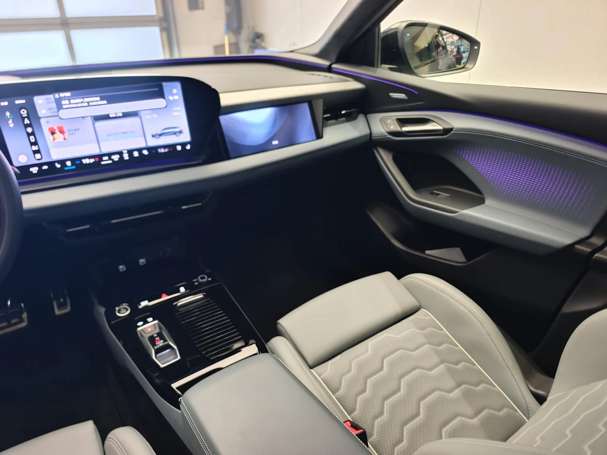 Audi Audi Q6L e-tron First pilot version