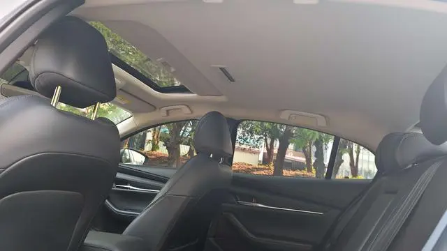 Mazda Mazda 3 Angkesaila 2.0L automatic premium version