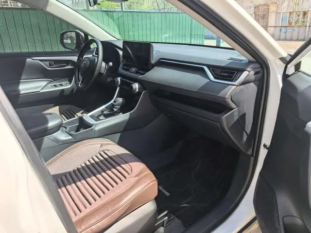 TOYOTA RAV4 Rongfang 2.0L CVT two-wheel drive urban edition