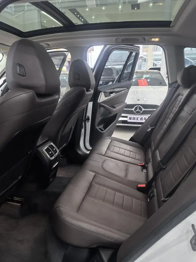 BMW BMW X3 The second facelift xDrive30i leading M sports suit
