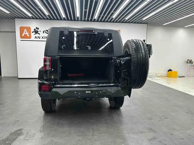 Beijing Beijing off-road BJ40 2.0T automatic four-wheel drive City Hunter edition knight type