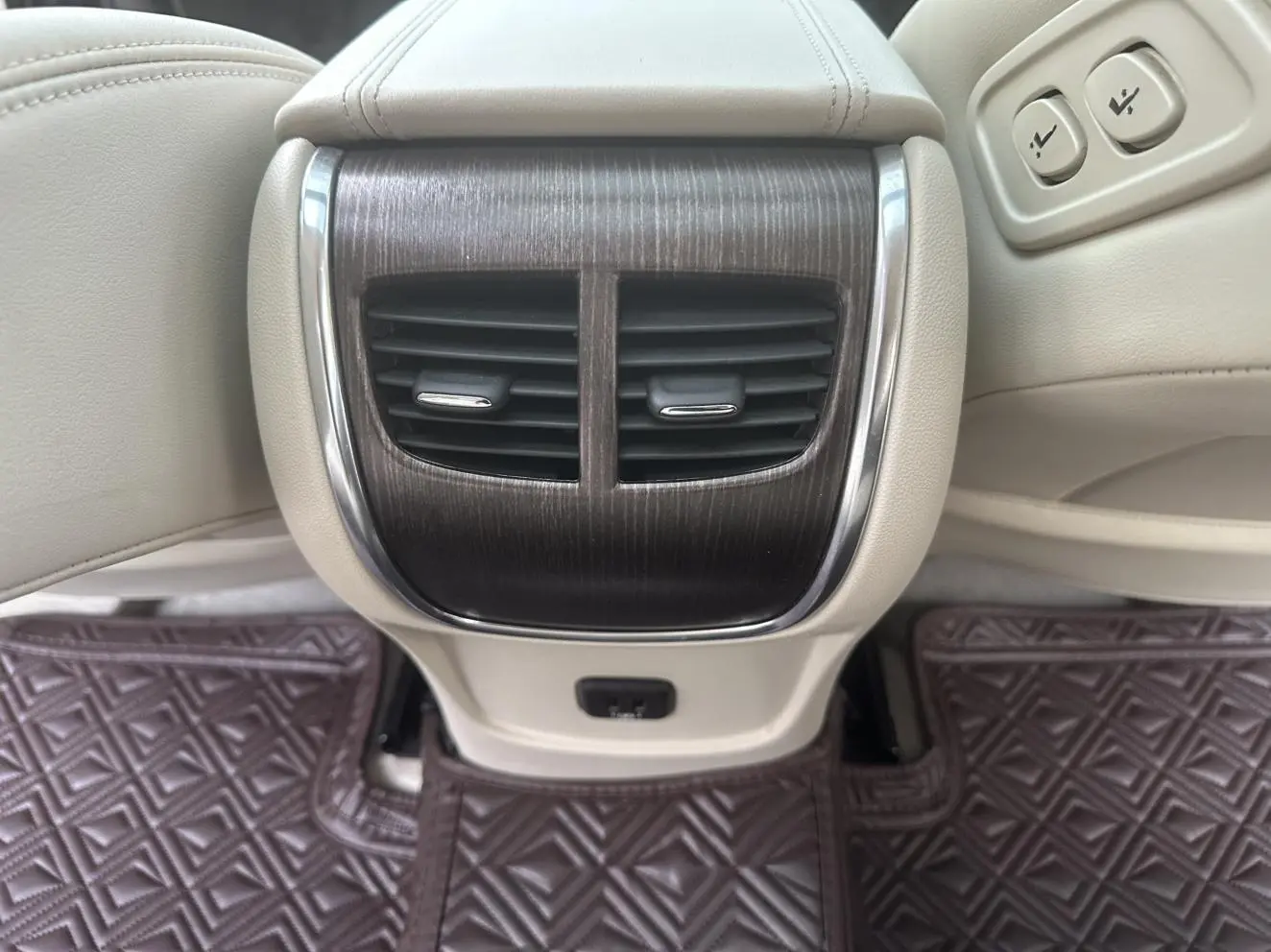 Buick Lacrosse Avenir Flagship
